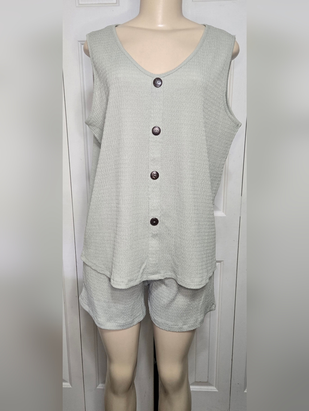 Textured Plisse 2 Piece Set Sage Green Sleeveless Button Front Tank & Shorts L